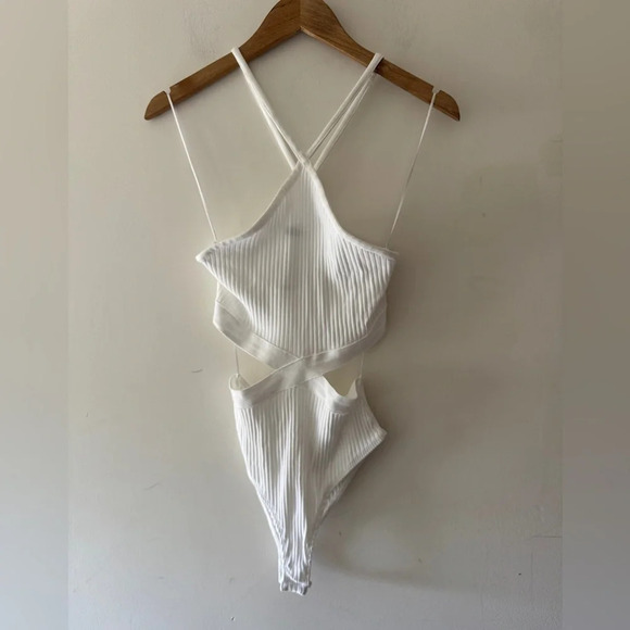 NEW! Zara White Cut Out Halter Ribbed Bodysuit - Picture 2 of 8